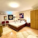 Pansion Lion Hostel *